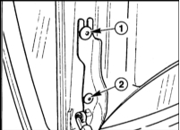 5. Отпустите нижнюю часть замка крышки багажника (1) так, чтобы ее можно было